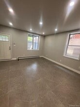 Building Photo - 2524 Tenbroeck Ave