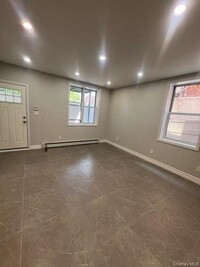 Building Photo - 2524 Tenbroeck Ave