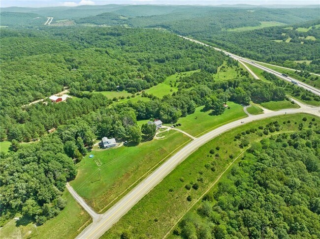 Building Photo - 10940 Devils Den Rd