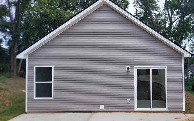 Building Photo - 1811 Marion St