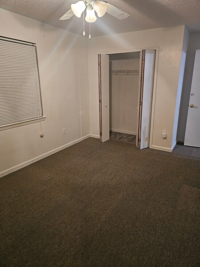 Building Photo - 6523 Diamond Leaf Ct S