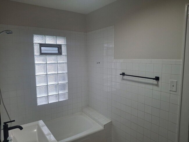 Building Photo - 306 N 71st St