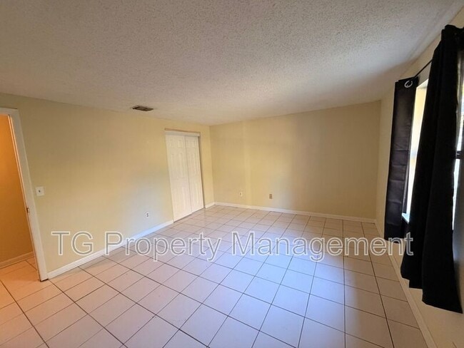 Building Photo - 7045 Prellie St