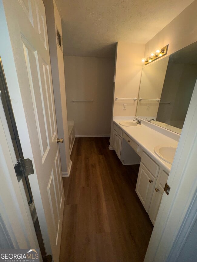 Building Photo - 3305 Chandon Ln
