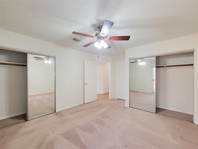 Building Photo - 8611 Pool Creek Dr