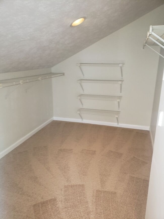 Building Photo - 2BR Townhouse in Avondale