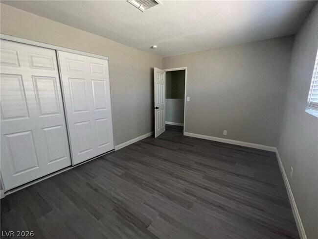 Building Photo - 5237 Garden Ln
