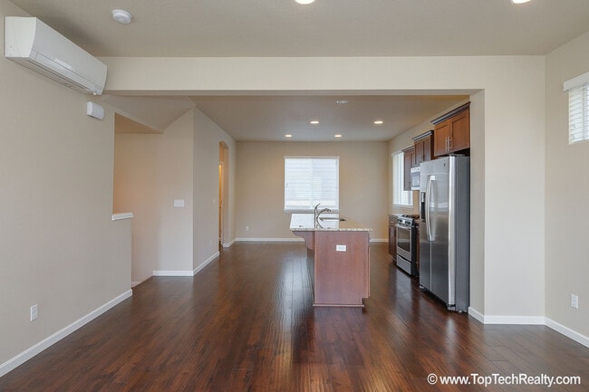 Building Photo - Outstanding 3 BD* 2.5 BA* + Office/den Townhome in Abbey Creek **In front of community Park** Pet...