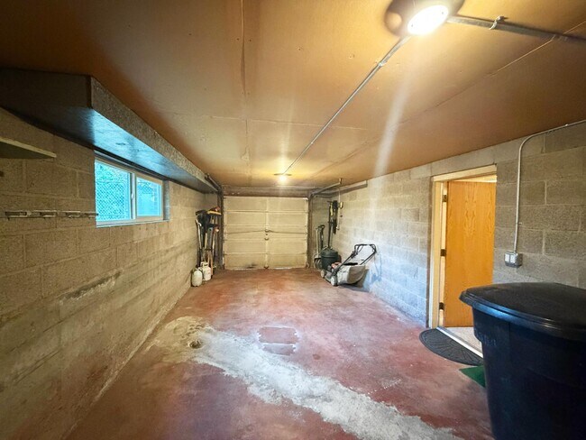 Building Photo - 3590 E 3100 S