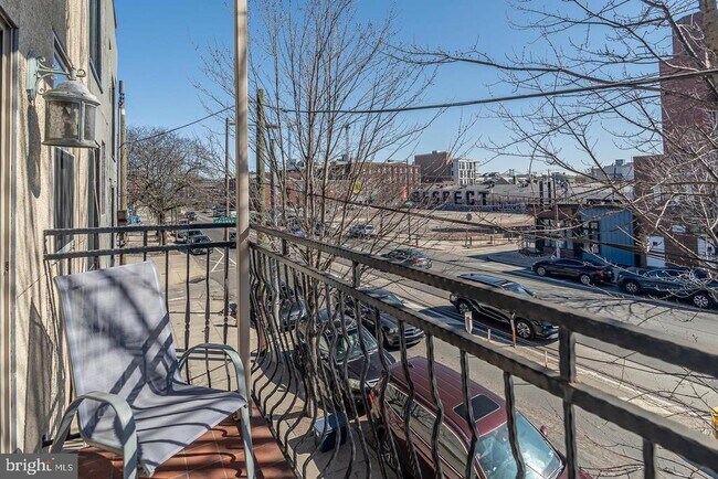 Building Photo - 329 W Girard Ave