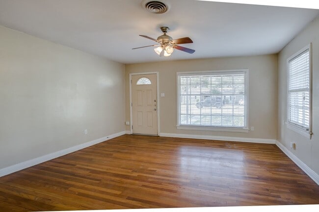 Building Photo - Pre-leasing for June!