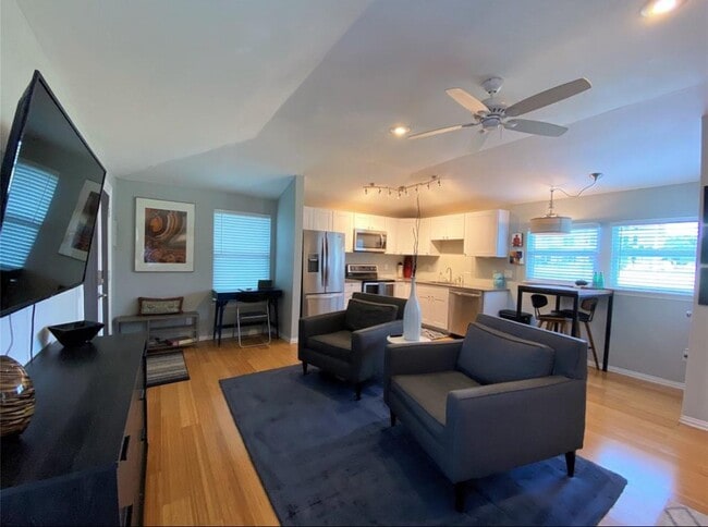 Building Photo - 4019 Ascot Ln