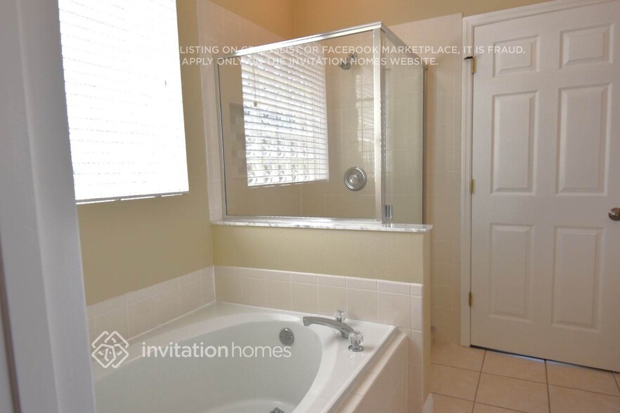 Building Photo - 4150 Caparosa Cir