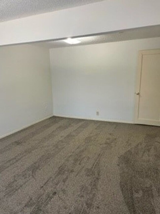 Building Photo - 6050 Wentworth Ave S