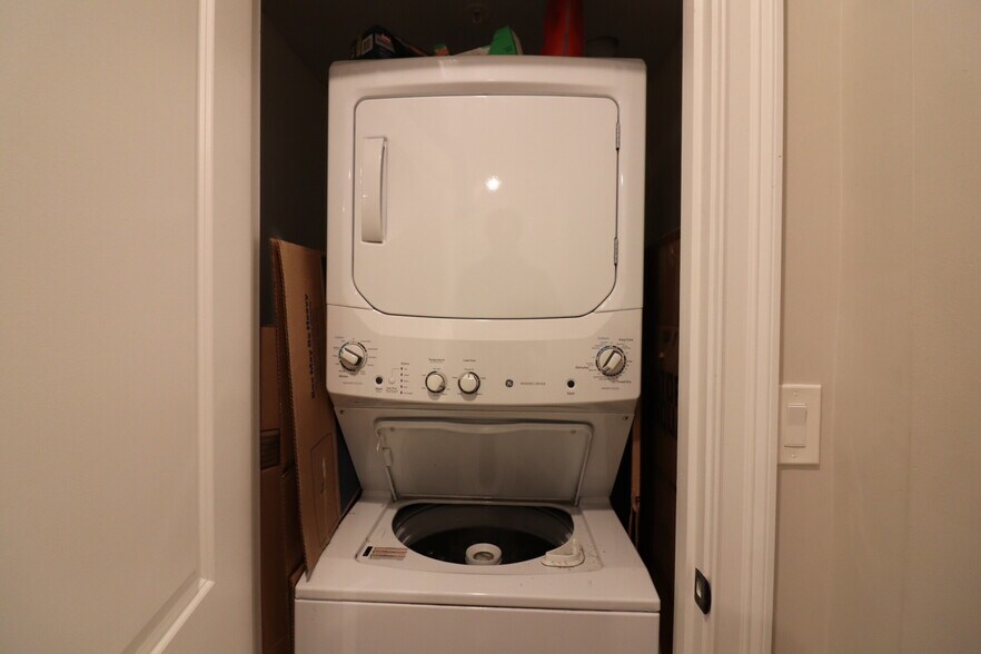 Building Photo - 8 Nira Ave