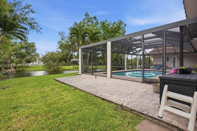 Building Photo - 16530 Lake Tree Dr
