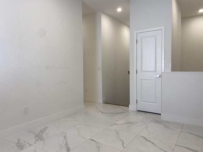 Building Photo - 359 Bella Sol Way