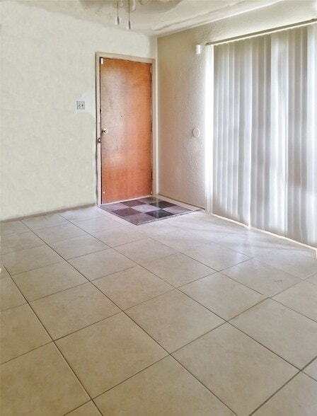Building Photo - 8224 Campanella Dr