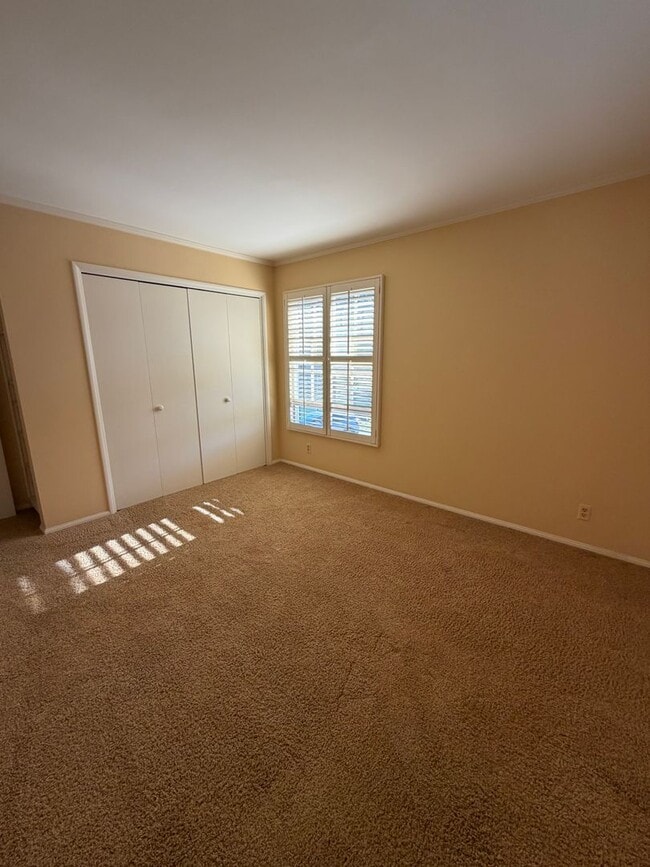 Building Photo - 36 Augusta Ln