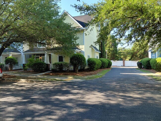 Building Photo - 300 Hampton Forest Dr