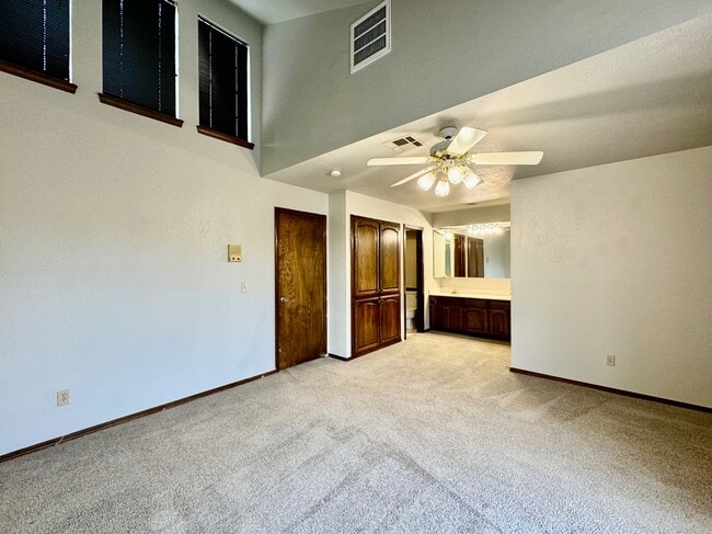 Building Photo - 1824 Windhill Ave