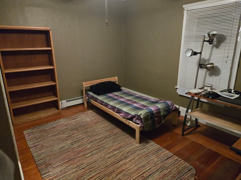 Bedroom 2 - 215 East St