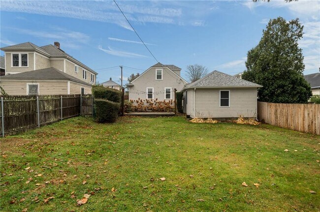 Building Photo - 36 Almy St