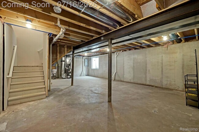 Building Photo - 534 E Brickley Ave