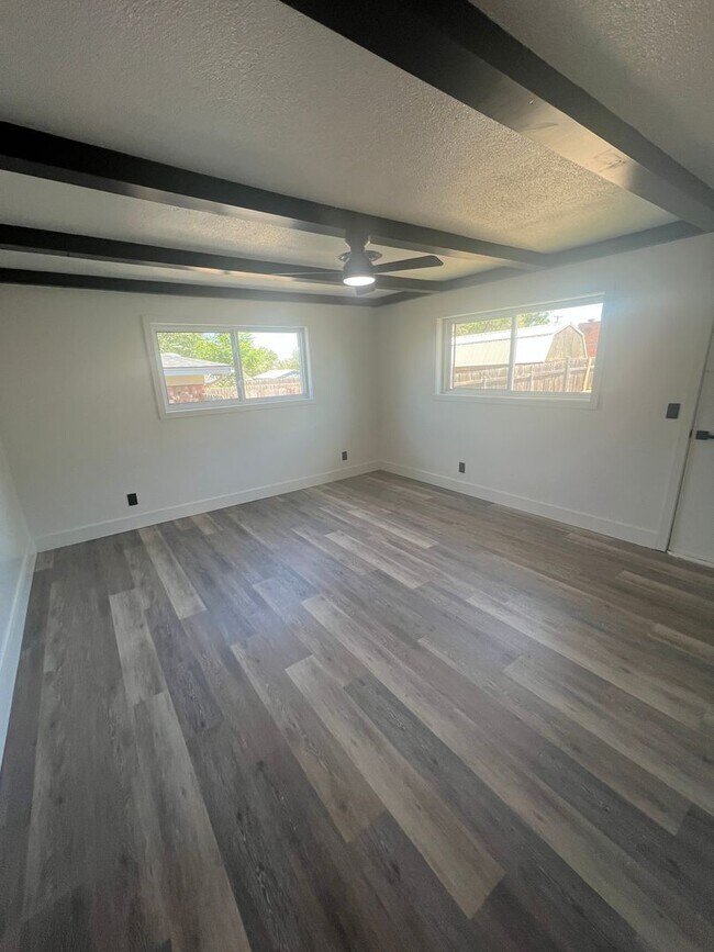 Building Photo - 4 Bed 3 bath remodeled home