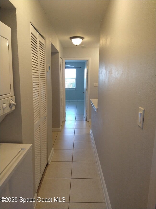 Building Photo - 1020 Pine Tree Dr