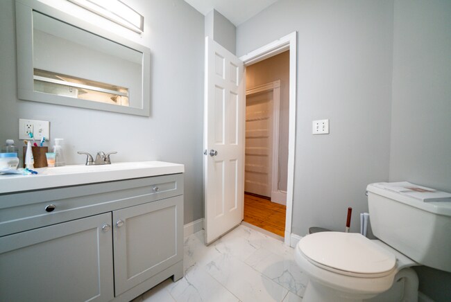 Building Photo - UPDATED MISSION HILL 4 BED/2 BATH WITH EASY TRAIN ACCESS