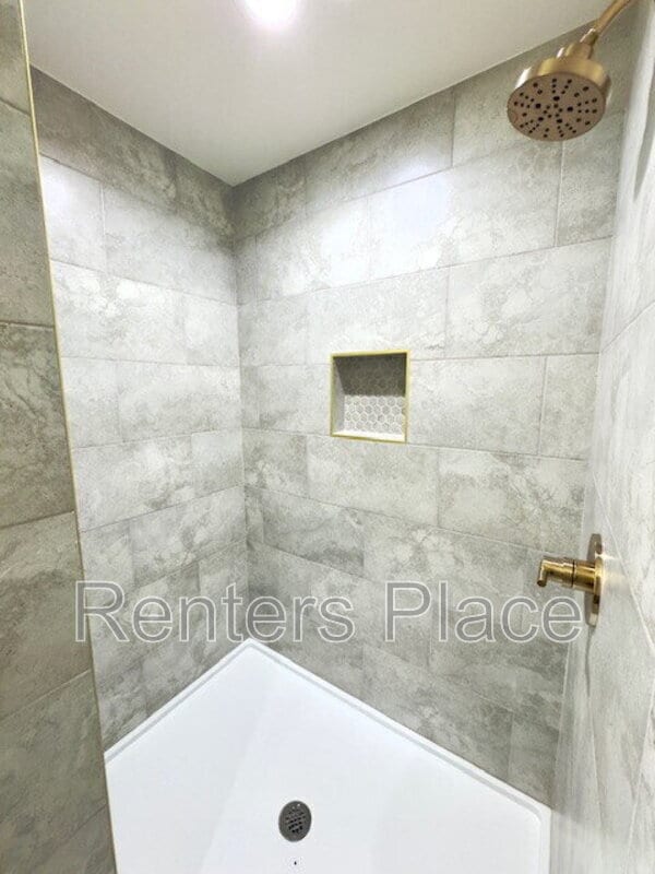 Building Photo - 1140 S Quincy Ave