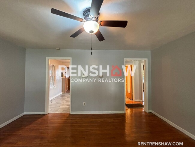 Building Photo - Charming 2 Bedroom in Castalia Heights - N...