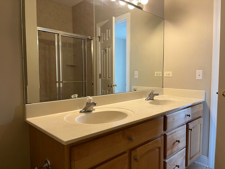 Building Photo - 1531 Queen Ann Ln