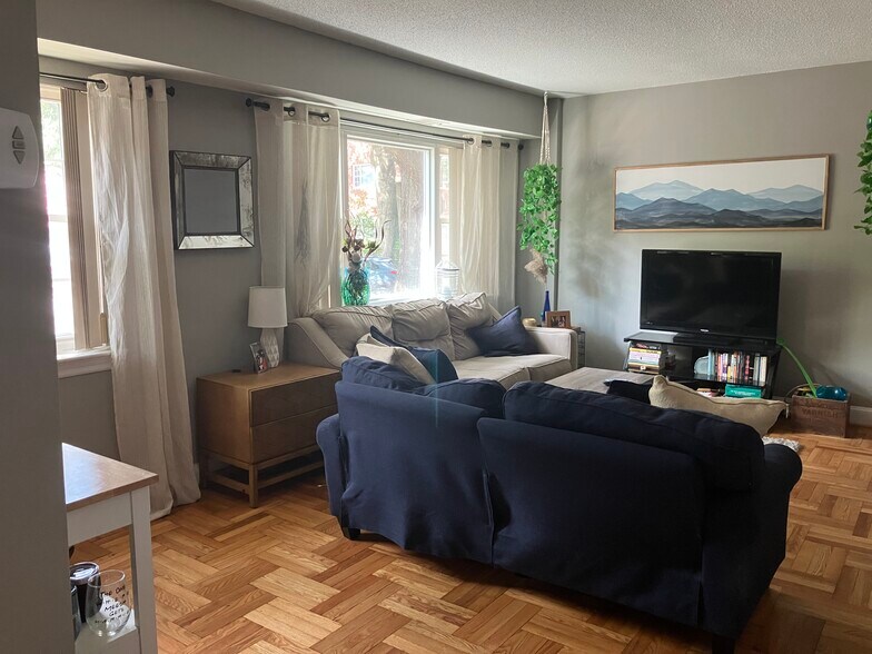 Living Room - 1305 N Ode St