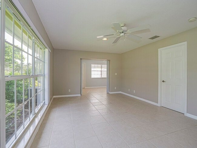 Building Photo - 922 Pirate Cove Ln