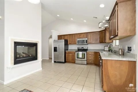 Building Photo - 5233 Stone Crest Dr