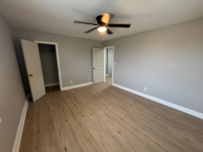 Building Photo - 3 bedroom townhome 21213