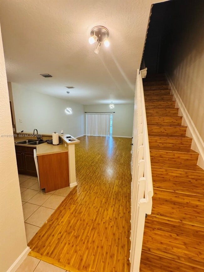 Building Photo - 5753 Isles Cir