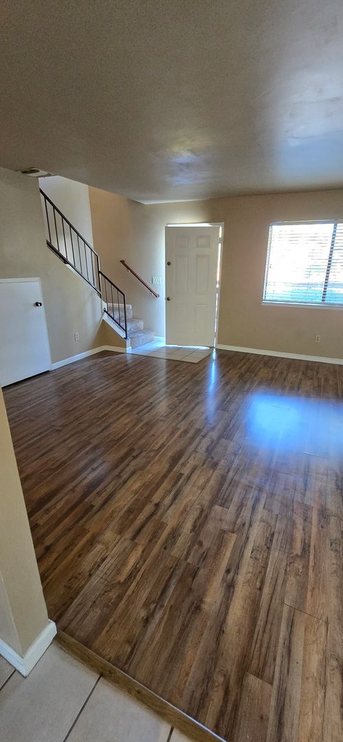 Building Photo - 2-bedroom 1 bath condo