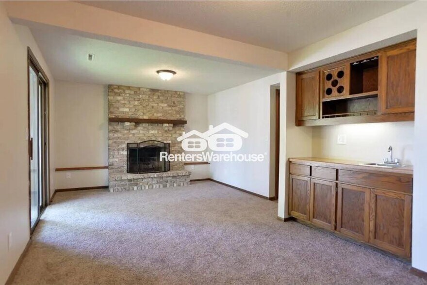 Building Photo - 2323 Amberwood Dr