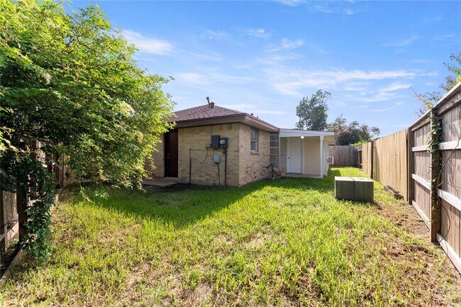 Building Photo - 1410 PI Cir