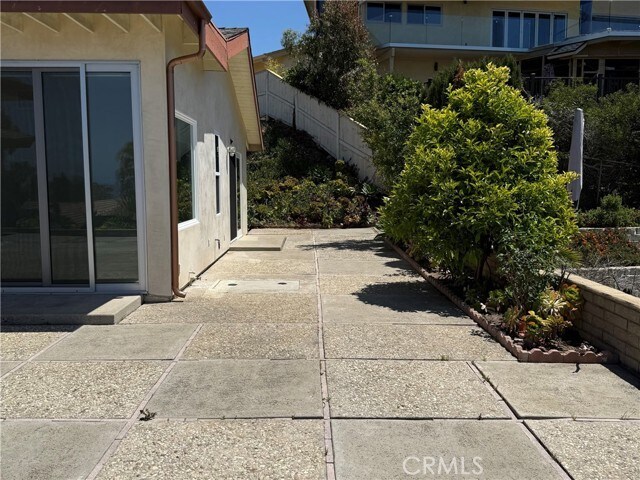 Building Photo - 2615 Temple Hills Dr