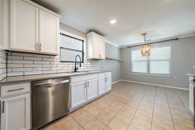 Building Photo - 7124 Outfitter Drive