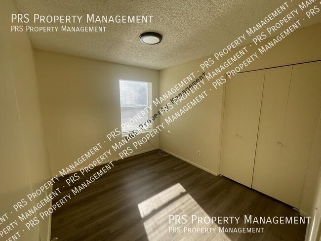 Building Photo - 727 S Hartford St