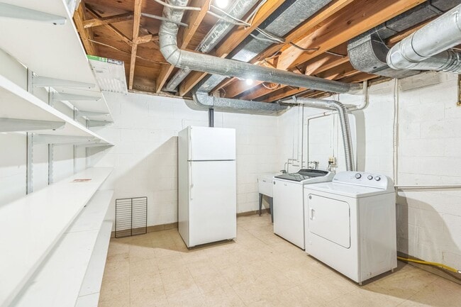 Building Photo - 5Bd/3 Bth expansive Family Home with Private Backyard & Premium Upgrades!