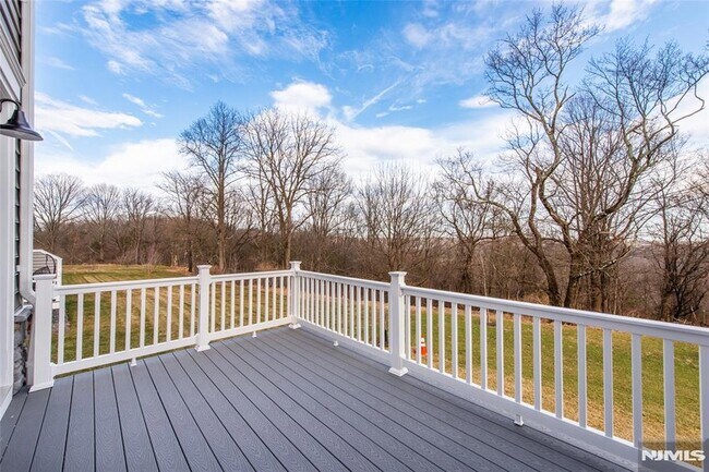 Building Photo - 37 Hillandale Dr