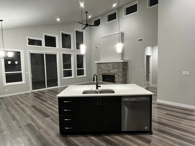 Building Photo - 1520 W Moselle Dr