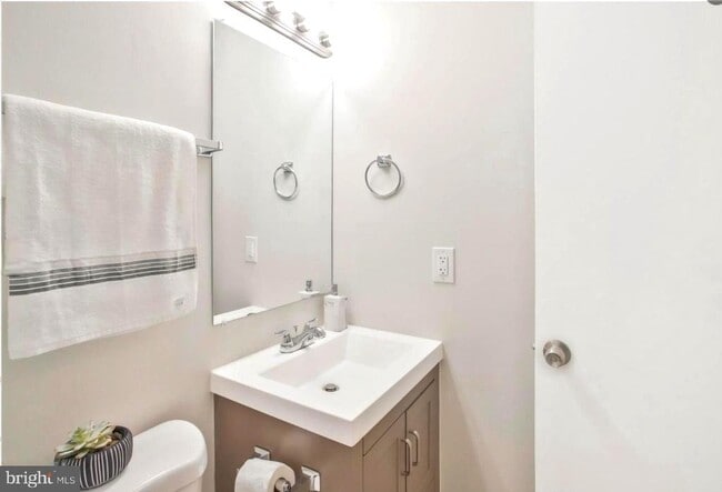 Building Photo - 2919 Seminole Rd