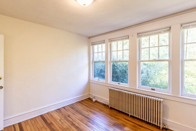 Building Photo - 213 Todd Ave